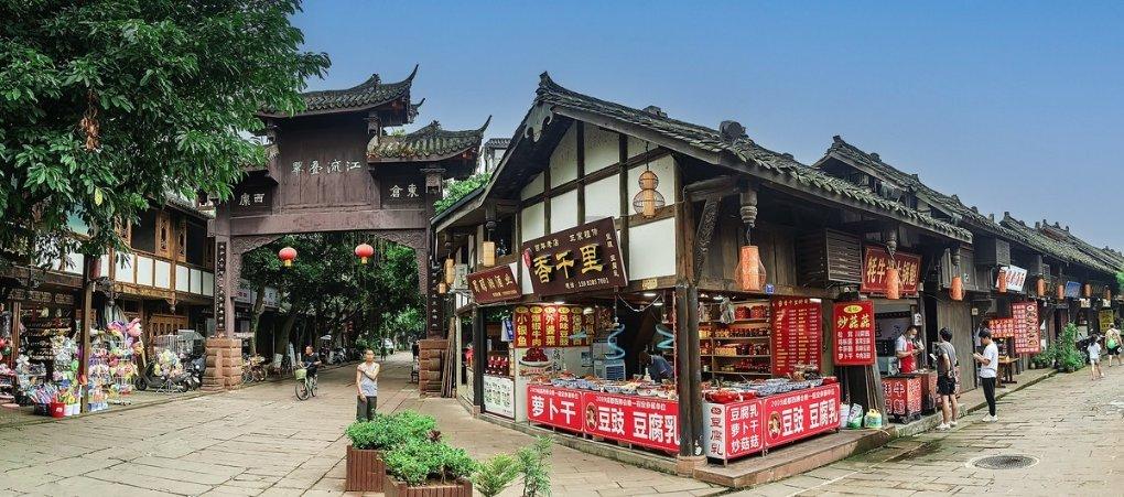 “女汉子”支书千方百计保住花椒产业